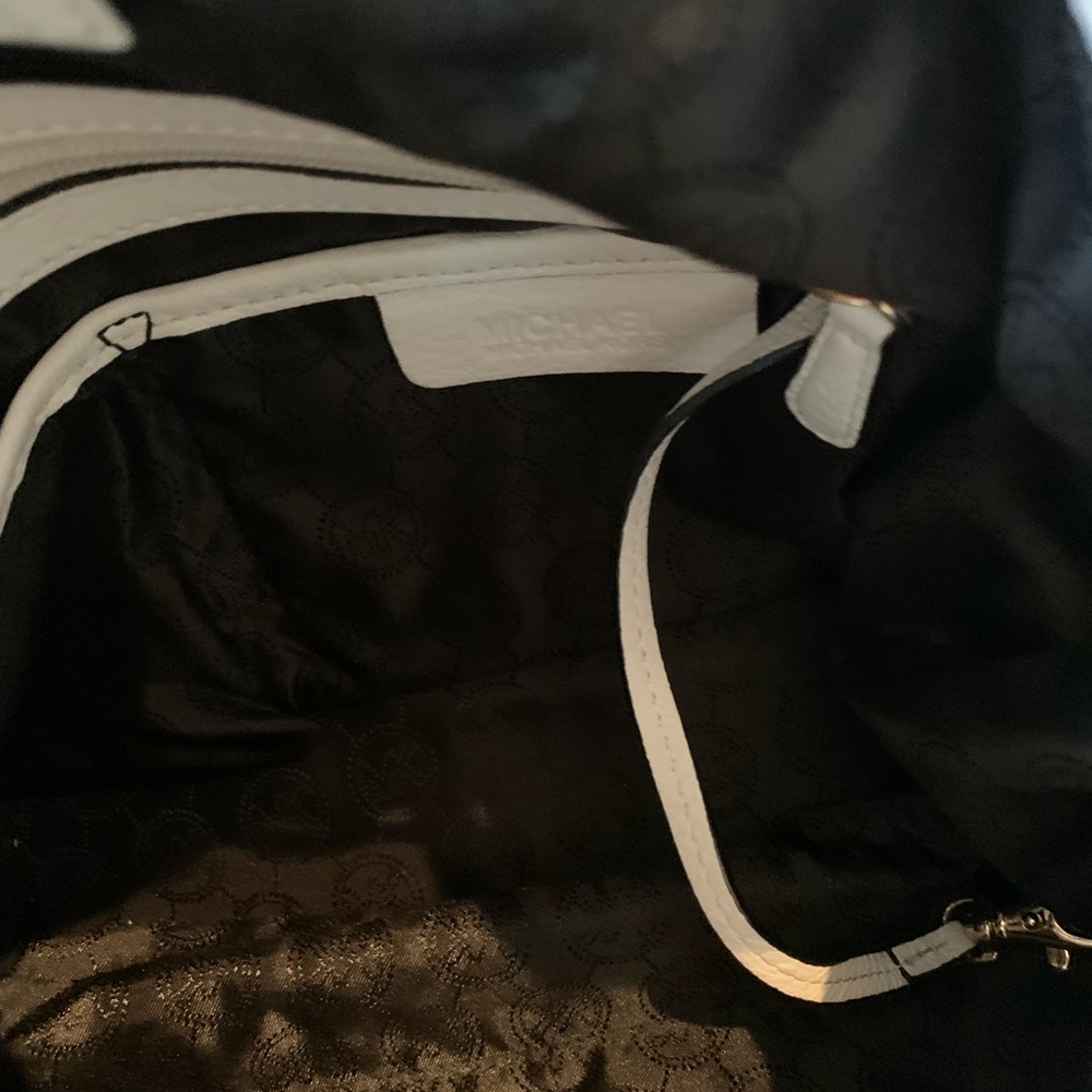 Michael Kors leather bag - Picture 3 of 8